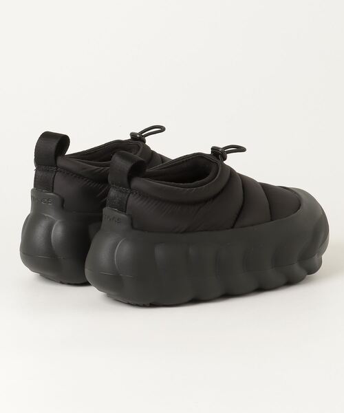 crocs(クロックス)の「crocs/クロックス/OVERPUFF SHORTY(その他シューズ・レディース・ブラック・6)」の2枚目の写真