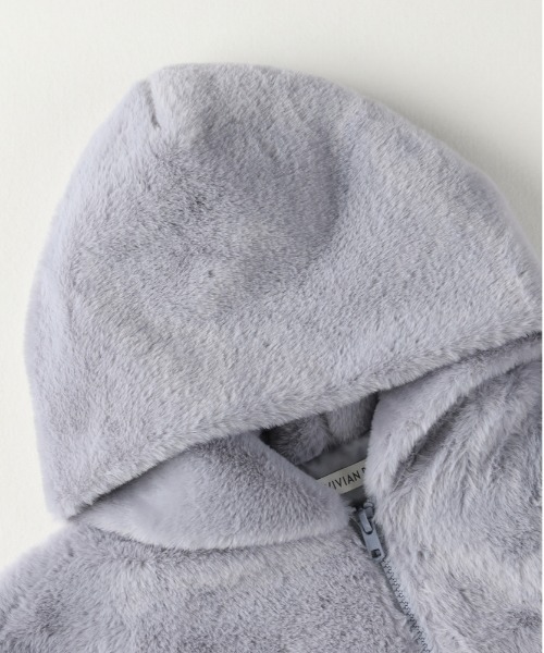 Right-on（ライトオン）の「【VIVIAN BLUE】フェイクファーブルゾン (フード付き/フェイクファー/レギュラーシルエット/ゴム仕様/軽やか/保温性/ふわふわ/キッズ/女の子/冬アウター)（ブルゾン・キッズ・グレー/ホワイト・130/140/150/160）」の4枚目の写真