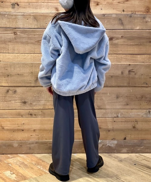 Right-on（ライトオン）の「【VIVIAN BLUE】フェイクファーブルゾン (フード付き/フェイクファー/レギュラーシルエット/ゴム仕様/軽やか/保温性/ふわふわ/キッズ/女の子/冬アウター)（ブルゾン・キッズ・グレー/ホワイト・130/140/150/160）」の13枚目の写真