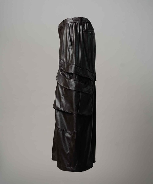 MAISON SPECIAL(メゾンスペシャル)の「《UNISEX》Curve Switching Side Pocket A Light Eco Leather Pants/カーブ切替サイドポケットAライトエコレザーパンツ【MAISON SPECIAL/メゾンスペシャル】■セットアップ対応■(カーゴパンツ・メンズ・ブラウン/ブラック・0/1/2)」の16枚目の写真