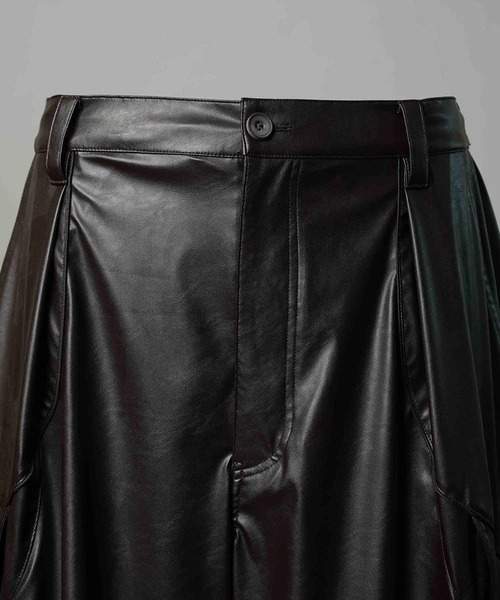 UNISEX》Curve Switching Side Pocket A Light Eco Leather Pants