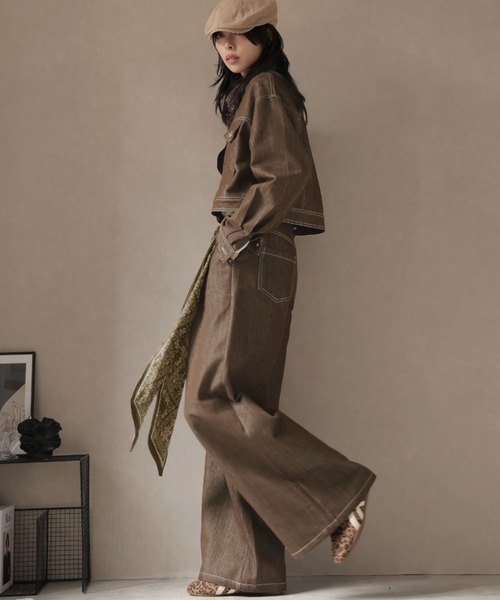 Ulysses（ユリシス）の「【セットアップ】スカーフ付カラーデニムジャケット＆ワイドフレアパンツ（セットアップ・レディース・ブラウン/ブラック・M/S）」の2枚目の写真