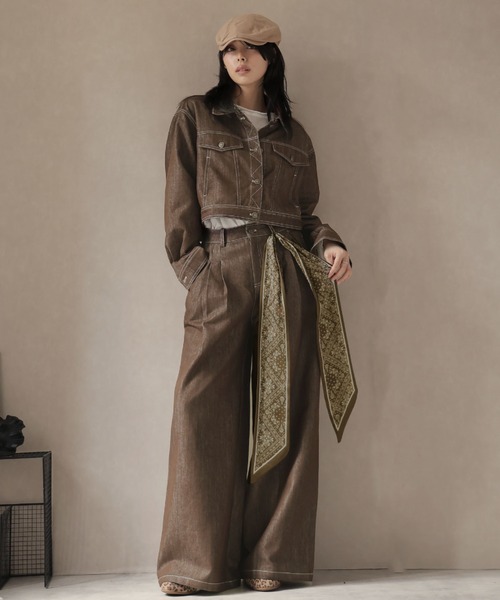 Ulysses（ユリシス）の「【セットアップ】スカーフ付カラーデニムジャケット＆ワイドフレアパンツ（セットアップ・レディース・ブラウン/ブラック・M/S）」の4枚目の写真