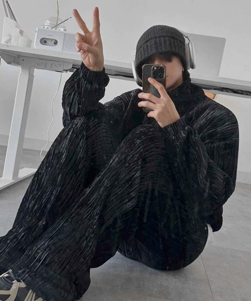 NOWLE（ノウル）の「【NOWLE】ベロア調 トラックジャケット＆パンツ ラグジュアリー セットアップ（ジャージ・メンズ・ブラック・MEDIUM/LARGE/X-LARGE）」の3枚目の写真