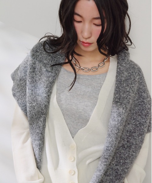 Shelly island（シェリーアイランド）の「トライアングルウール混ニットショール（ストール/ショール・レディース・グレー/ブラック/ホワイト/ブラウン・FREE）」の4枚目の写真