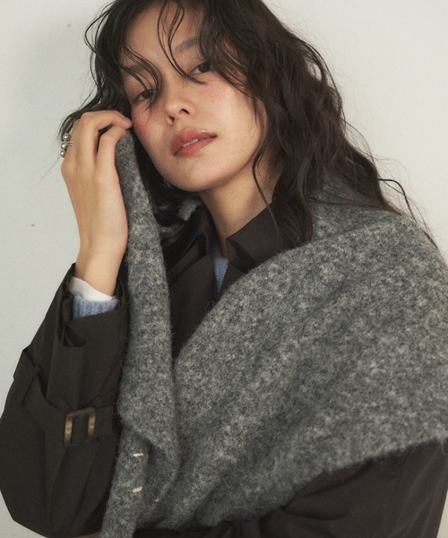 Shelly island（シェリーアイランド）の「トライアングルウール混ニットショール（ストール/ショール・レディース・グレー/ブラック/ホワイト/ブラウン・FREE）」の5枚目の写真