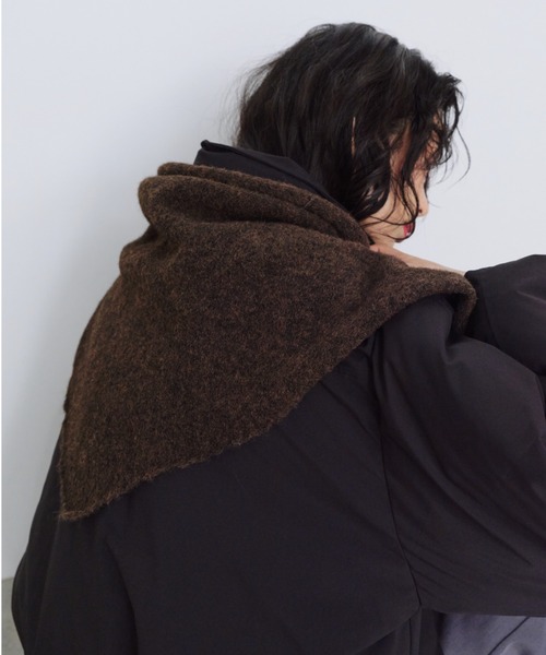 Shelly island（シェリーアイランド）の「トライアングルウール混ニットショール（ストール/ショール・レディース・グレー/ブラック/ホワイト/ブラウン・FREE）」の13枚目の写真