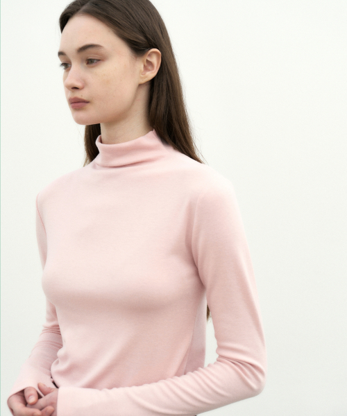 NICK&NICOLE（ニックアンドニコール）の「[ESSENTIAL] HIGH NECK SLIM TOP_PINK（Tシャツ/カットソー・レディース・その他・FREE）」の2枚目の写真
