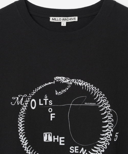 Millo Archive（ミロ アーカイブ）の「モルツオブザセンス Tシャツ [ブラック]（Tシャツ/カットソー・メンズ・その他・LARGE/X-LARGE/MEDIUM）」の2枚目の写真
