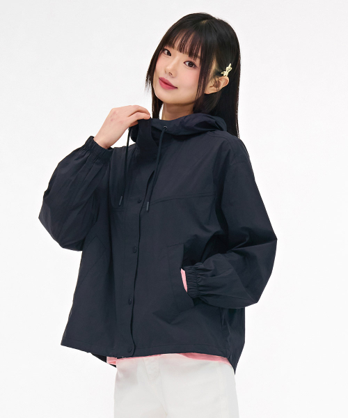 CHASECULT(チェイスカルト)の「女性 軽量 フードジャケット - ネイビー(ナイロンジャケット・レディース・ネイビー・85/90)」の2枚目の写真