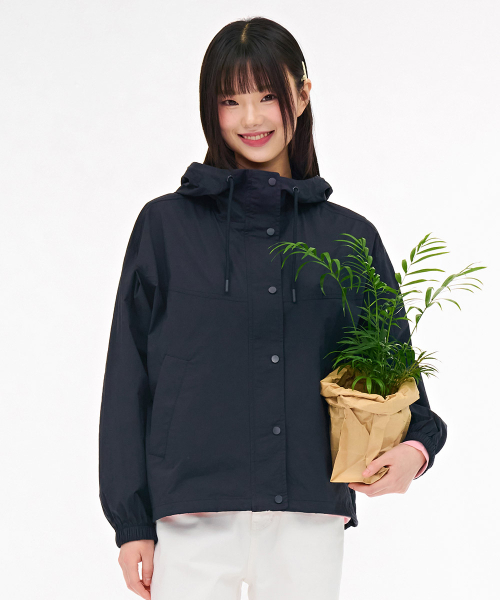 CHASECULT(チェイスカルト)の「女性 軽量 フードジャケット - ネイビー(ナイロンジャケット・レディース・ネイビー・85/90)」の4枚目の写真