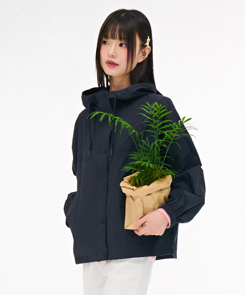 CHASECULT(チェイスカルト)の「女性 軽量 フードジャケット - ネイビー(ナイロンジャケット・レディース・ネイビー・85/90)」の5枚目の写真