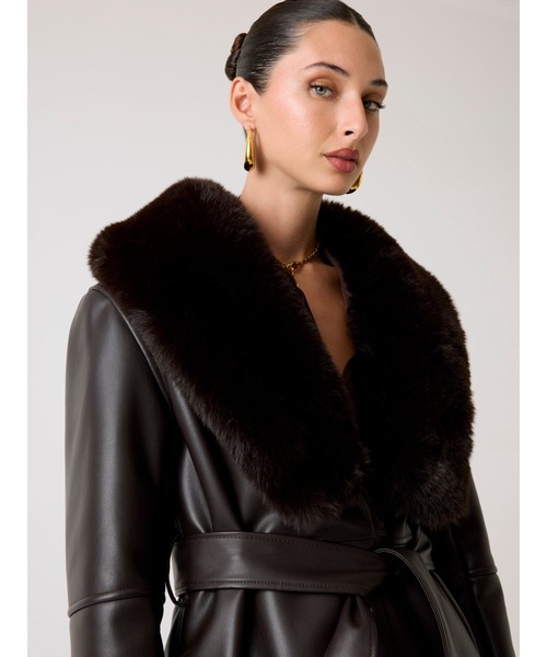 Guess（ゲス）の「MARCIANO ZOEY Faux Leather Coat ロングコート  （ムートンコート・レディース・ブラウン・38）」の4枚目の写真