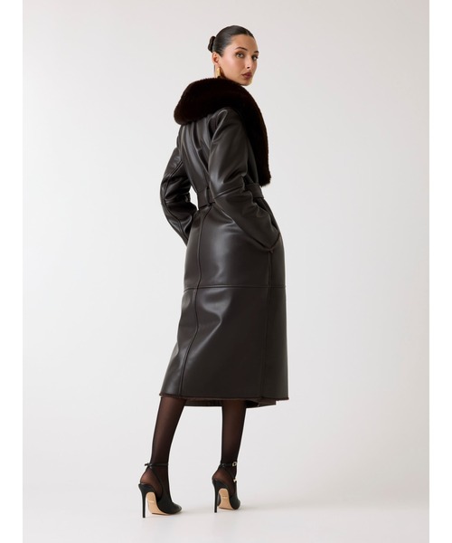 Guess（ゲス）の「MARCIANO ZOEY Faux Leather Coat ロングコート  （ムートンコート・レディース・ブラウン・38）」の9枚目の写真