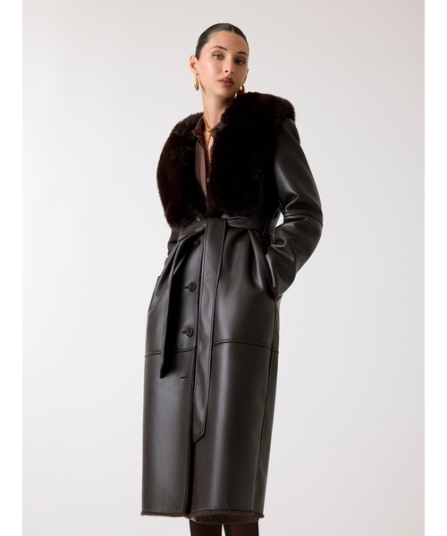 Guess（ゲス）の「MARCIANO ZOEY Faux Leather Coat ロングコート  （ムートンコート・レディース・ブラウン・38）」の2枚目の写真