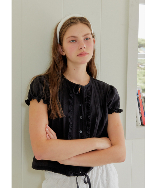 ANOETIC(アノエティック)の「FRILL STRING RIBBON BLOUSE_BLACK(シャツ/ブラウス・レディース・ブラック・FREE)」の2枚目の写真