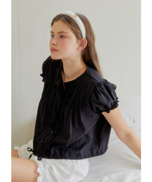 ANOETIC(アノエティック)の「FRILL STRING RIBBON BLOUSE_BLACK(シャツ/ブラウス・レディース・ブラック・FREE)」の3枚目の写真