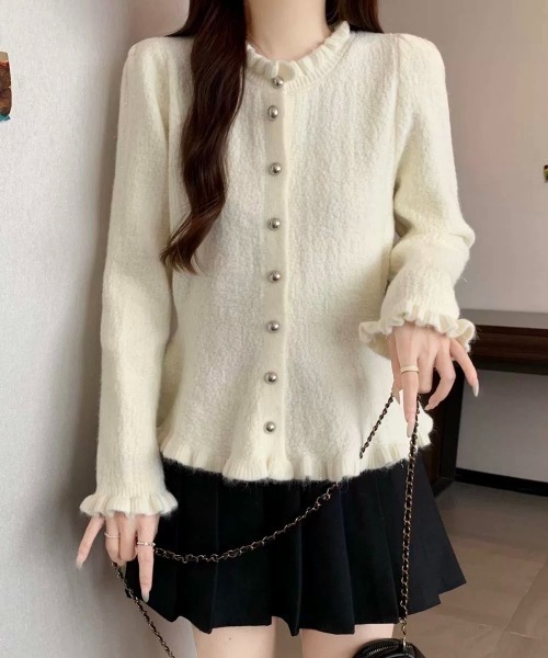 Sibra（シブラ）の「シルバーボタンペプラムフリルニットトップス（ニット/セーター・レディース・ネイビー/ホワイト/グレー・M）」の4枚目の写真