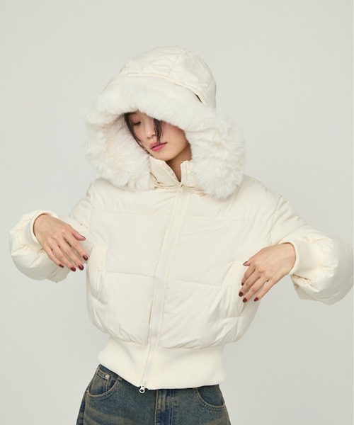 NUJOH(ヌゾ)の「Faux Fur Hooded Down Jacket / フェイクファーフード付きダウンジャケット(ダウンジャケット/コート・レディース・ブラック/アイボリー/ネイビー・FREE)」の2枚目の写真