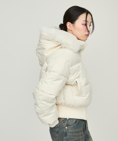 NUJOH(ヌゾ)の「Faux Fur Hooded Down Jacket / フェイクファーフード付きダウンジャケット(ダウンジャケット/コート・レディース・ブラック/アイボリー/ネイビー・FREE)」の12枚目の写真