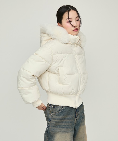 NUJOH(ヌゾ)の「Faux Fur Hooded Down Jacket / フェイクファーフード付きダウンジャケット(ダウンジャケット/コート・レディース・ブラック/アイボリー/ネイビー・FREE)」の6枚目の写真