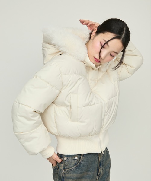 NUJOH(ヌゾ)の「Faux Fur Hooded Down Jacket / フェイクファーフード付きダウンジャケット(ダウンジャケット/コート・レディース・ブラック/アイボリー/ネイビー・FREE)」の10枚目の写真