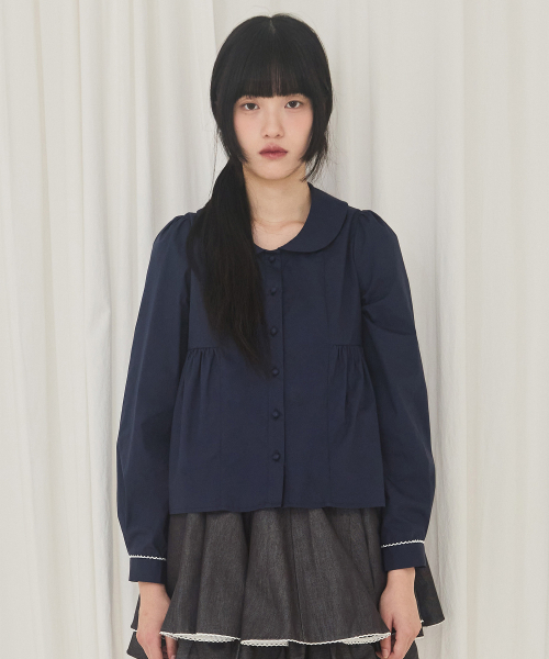 ALKI ALKA(アルキアルカ)の「Round Collar Shirring Blouse (Navy)(シャツ/ブラウス・レディース・ネイビー・FREE)」の2枚目の写真