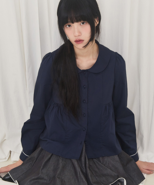 ALKI ALKA(アルキアルカ)の「Round Collar Shirring Blouse (Navy)(シャツ/ブラウス・レディース・ネイビー・FREE)」の3枚目の写真