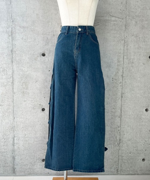 GLAMOROUS JANE（グラマラスジェーン）の「サイドカットアウトデニムワイドパンツ（デニムパンツ・レディース・ブルー・L/M/S）」の6枚目の写真