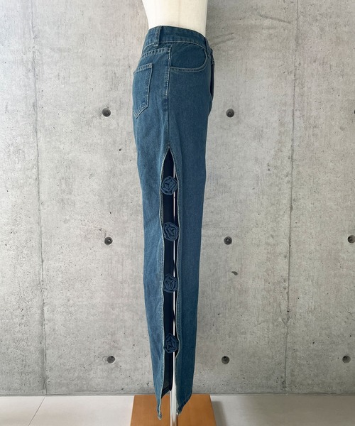 GLAMOROUS JANE（グラマラスジェーン）の「サイドカットアウトデニムワイドパンツ（デニムパンツ・レディース・ブルー・L/M/S）」の7枚目の写真