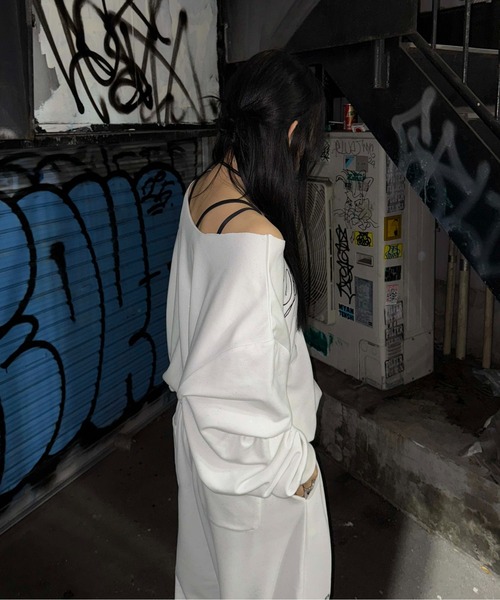 sedacle(セダクル)の「グリッターアイレットトップス(スウェット・メンズ・オフホワイト/ブラック/ブラウン/ボルドー・SMALL/MEDIUM/LARGE)」の11枚目の写真