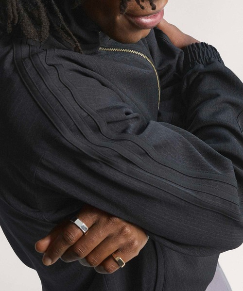 adidas（アディダス）の「ファイヤーバード ルーズ ピンストライプ トラックトップ / ジャージ / トラックジャケット / アディダスオリジナルス adidas Originals（ジャージ・メンズ・ブラック・X-LARGE/MEDIUM/LARGE/3XL/XX-LARGE/X-SMALL/SMALL）」の7枚目の写真