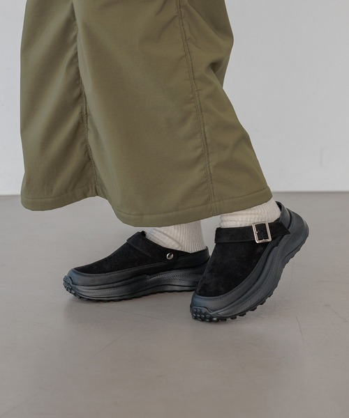 BAYFLOW（ベイフロー）の「[撥水・抗菌消臭]2WAYベルトサボ（その他シューズ・レディース・ベージュ/ブラック・MEDIUM/LARGE）」の3枚目の写真