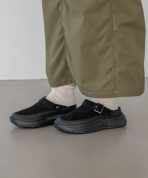 BAYFLOW（ベイフロー）の「[撥水・抗菌消臭]2WAYベルトサボ（その他シューズ・レディース・ベージュ/ブラック・MEDIUM/LARGE）」の4枚目の写真