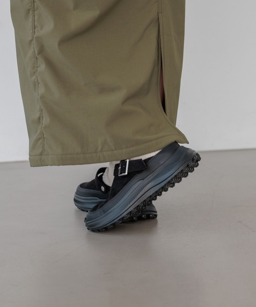 BAYFLOW（ベイフロー）の「[撥水・抗菌消臭]2WAYベルトサボ（その他シューズ・レディース・ベージュ/ブラック・MEDIUM/LARGE）」の5枚目の写真