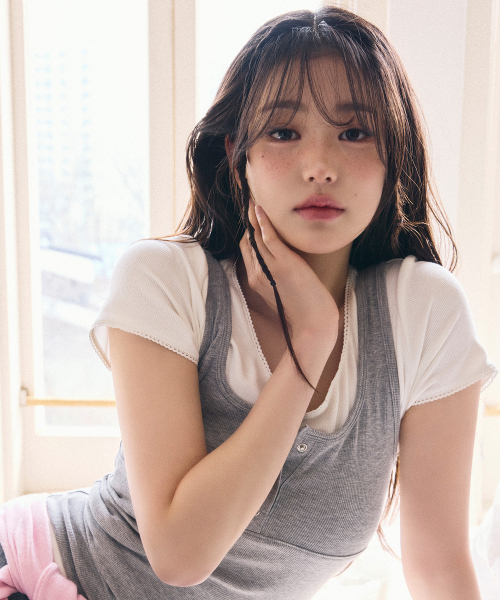 ROLAROLA(ロラロラ)の「NUBASIC BUTTON SLEEVELESS GRAY(Tシャツ/カットソー・レディース・グレー・S/M)」の2枚目の写真