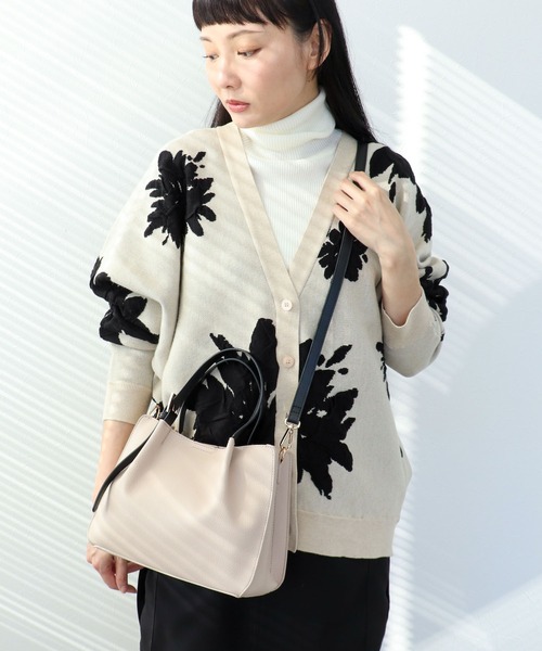 Three Four Time（ｽﾘｰﾌｫｰﾀｲﾑ）の「フェイクレザーショルダーバッグ付きスクエアトート（ショルダーバッグ・レディース・ブラック/アイボリー・FREE）」の6枚目の写真