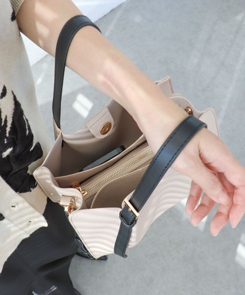 Three Four Time（ｽﾘｰﾌｫｰﾀｲﾑ）の「フェイクレザーショルダーバッグ付きスクエアトート（ショルダーバッグ・レディース・ブラック/アイボリー・FREE）」の9枚目の写真