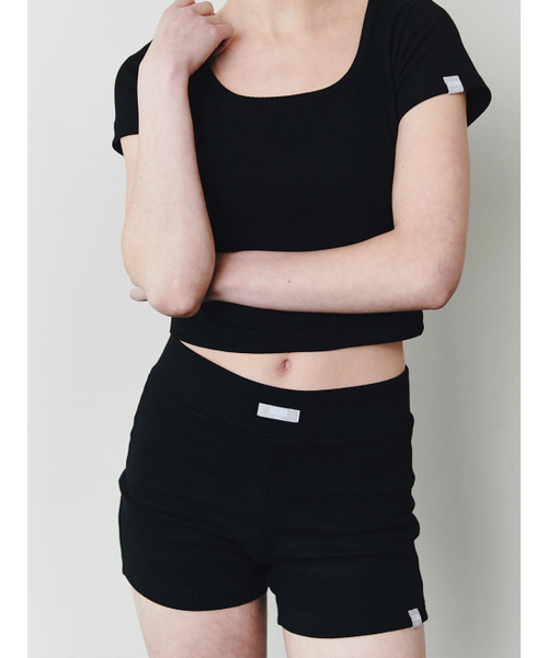ASURA（アスラ）の「AS BASIC SQUARE CROP T [BLACK]（Tシャツ/カットソー・レディース・その他・ONE SIZE）」の3枚目の写真