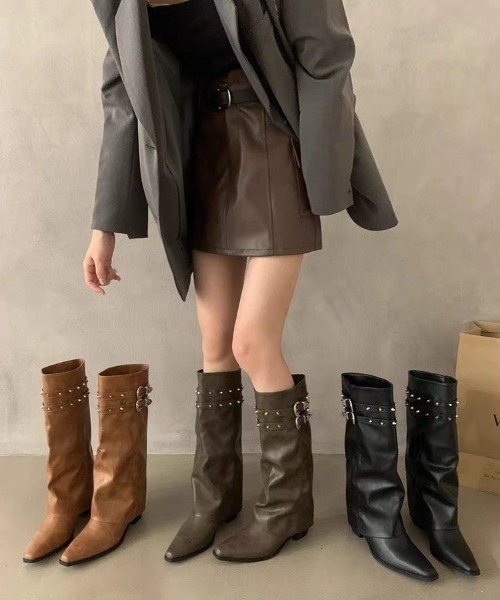 lilful（リルフル）の「ダブルベルト スタッズデザイン ポインテッドトゥロングブーツ（ブーツ・レディース・ブラック/ブラウン/ダークブラウン・M/L）」の11枚目の写真