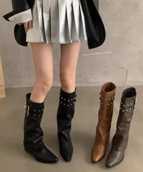 lilful（リルフル）の「ダブルベルト スタッズデザイン ポインテッドトゥロングブーツ（ブーツ・レディース・ブラック/ブラウン/ダークブラウン・M/L）」の13枚目の写真