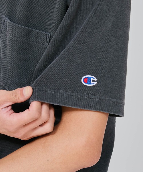 Champion(チャンピオン)の「【Champion/チャンピオン】メンズ リバースウィーブ(R) ショートスリーブポケットTシャツ(Tシャツ/カットソー・メンズ・オリーブ/ブルー系1/チャコール・X-LARGE/LARGE/MEDIUM)」の5枚目の写真