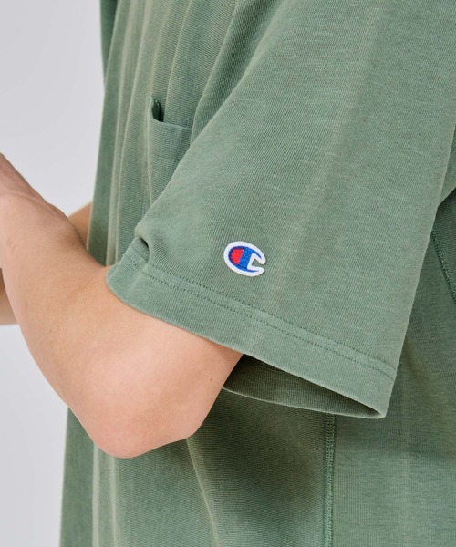 Champion(チャンピオン)の「【Champion/チャンピオン】メンズ リバースウィーブ(R) ショートスリーブポケットTシャツ(Tシャツ/カットソー・メンズ・オリーブ/ブルー系1/チャコール・X-LARGE/LARGE/MEDIUM)」の16枚目の写真