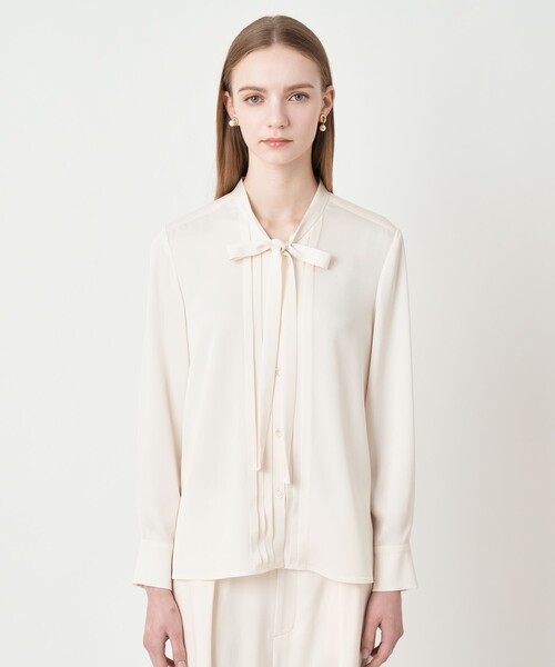 ANAYI(アナイ)の「【セットアップ対応商品】ストレッチダブルサテンボウタック ブラウス(シャツ/ブラウス・レディース・サックスブルー/ホワイト/ネイビー・38/36)」の4枚目の写真