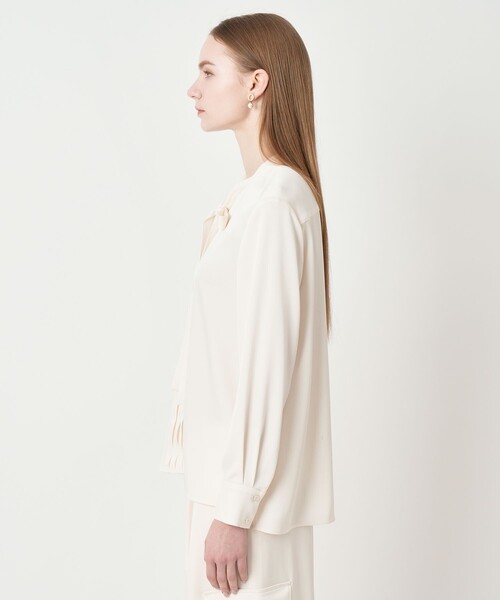 ANAYI(アナイ)の「【セットアップ対応商品】ストレッチダブルサテンボウタック ブラウス(シャツ/ブラウス・レディース・サックスブルー/ホワイト/ネイビー・38/36)」の5枚目の写真