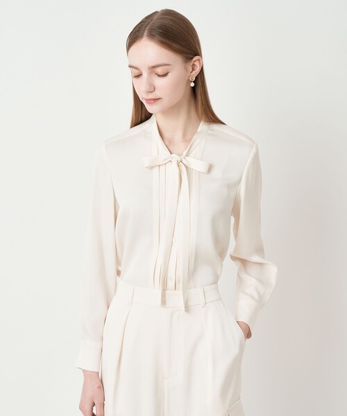 ANAYI(アナイ)の「【セットアップ対応商品】ストレッチダブルサテンボウタック ブラウス(シャツ/ブラウス・レディース・サックスブルー/ホワイト/ネイビー・38/36)」の7枚目の写真