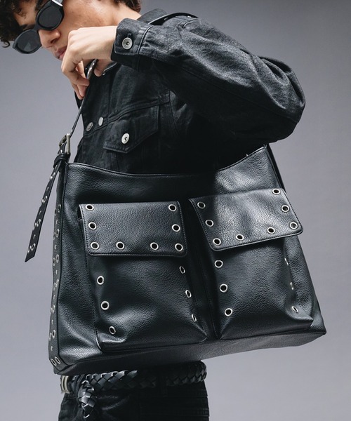 ANDER HUNK(アンダーハンク)の「Eyelet & Studs Shoulder Bag / アイレット&スタッズショルダーバッグ(ショルダーバッグ・メンズ・ブラック・FREE)」の1枚目の写真