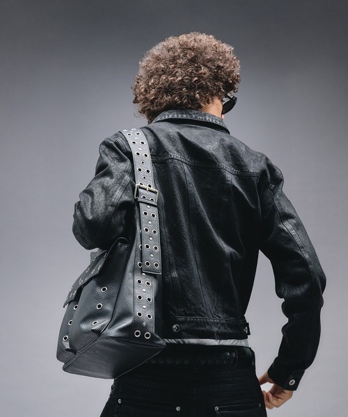 ANDER HUNK(アンダーハンク)の「Eyelet & Studs Shoulder Bag / アイレット&スタッズショルダーバッグ(ショルダーバッグ・メンズ・ブラック・FREE)」の9枚目の写真