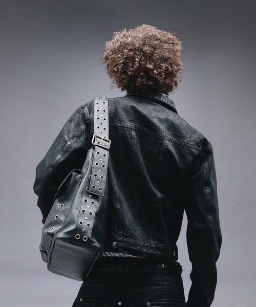 ANDER HUNK(アンダーハンク)の「Eyelet & Studs Shoulder Bag / アイレット&スタッズショルダーバッグ(ショルダーバッグ・メンズ・ブラック・FREE)」の11枚目の写真