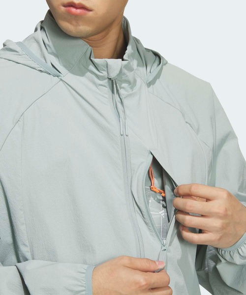 adidas（アディダス）の「シティ テック ルーズフィット スイリク パッカブル ジャケット / アディダス adidas（ナイロンジャケット・メンズ・グリーン・XX-LARGE/3XL/LARGE/MEDIUM/SMALL/X-LARGE）」の3枚目の写真